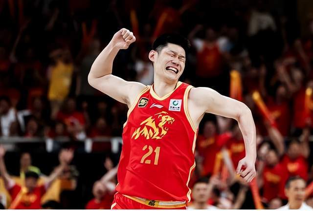 亚博体育app下载-半场49-49！胡金秋爆发独砍22分，广厦领先两位数被抹平，想赢难